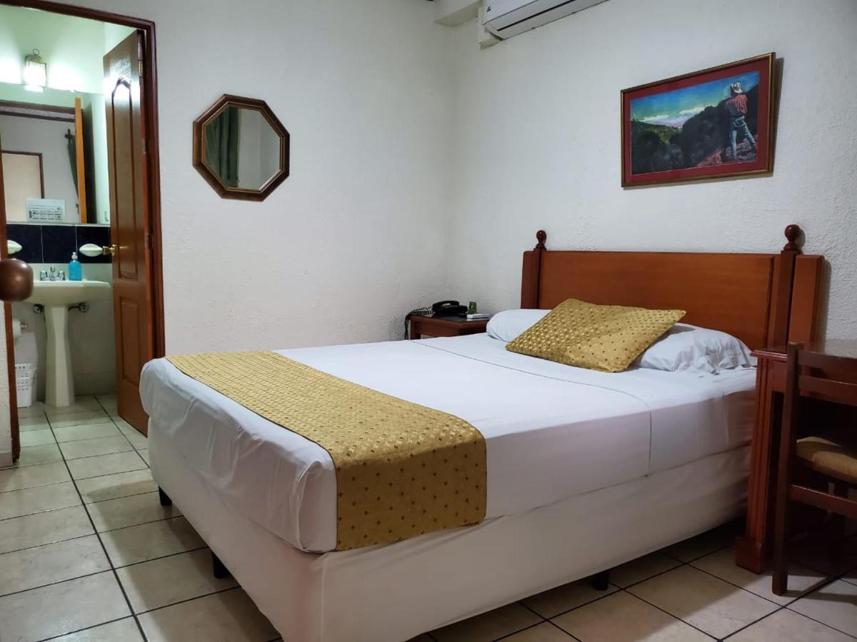 Hotel Villa Serena Escalon サンサルバドル エクステリア 写真