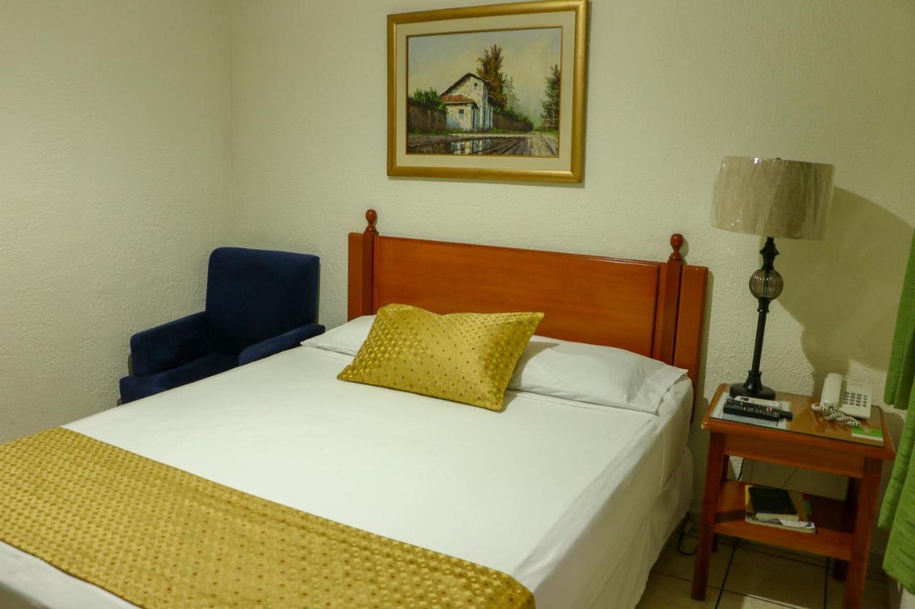 Hotel Villa Serena Escalon サンサルバドル エクステリア 写真