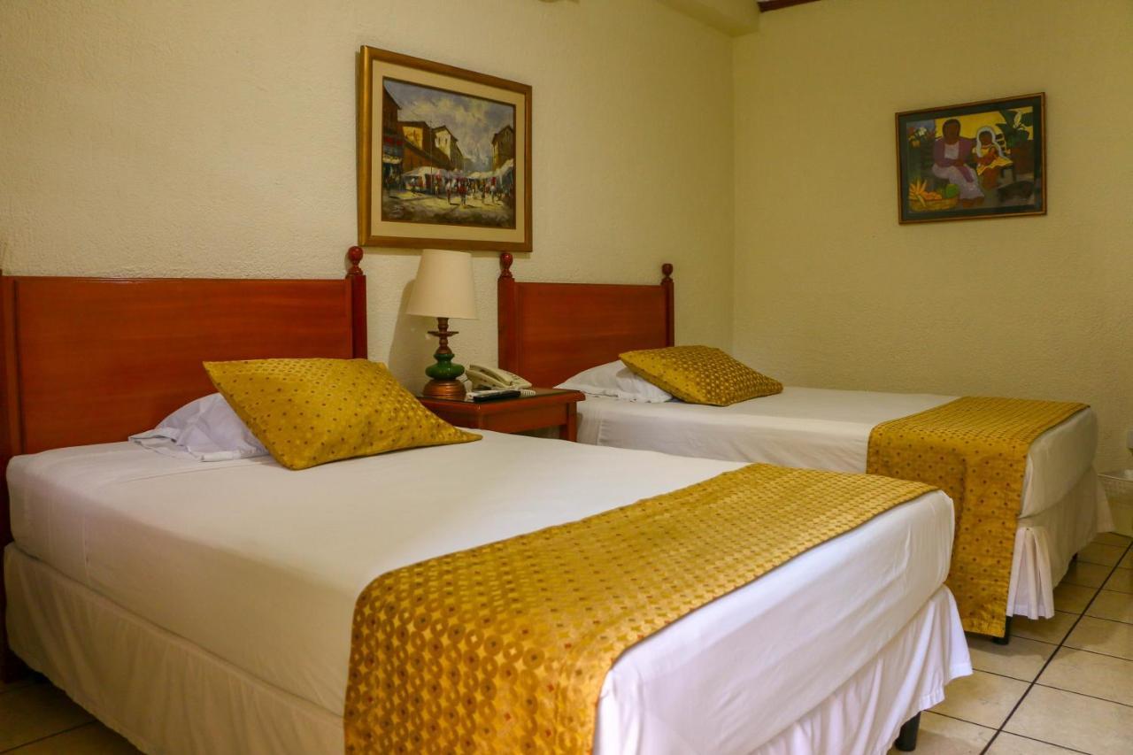 Hotel Villa Serena Escalon サンサルバドル エクステリア 写真