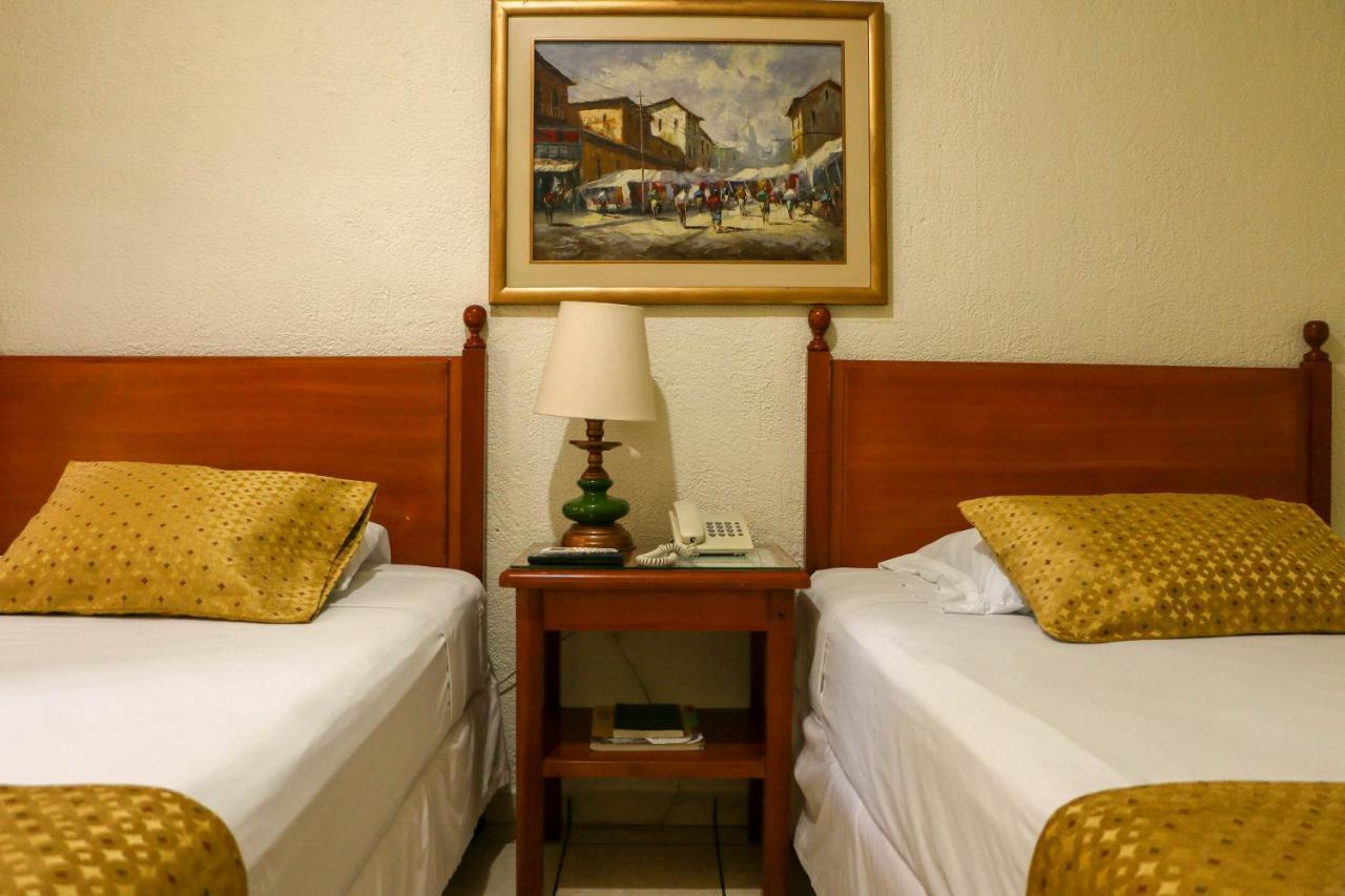 Hotel Villa Serena Escalon サンサルバドル エクステリア 写真