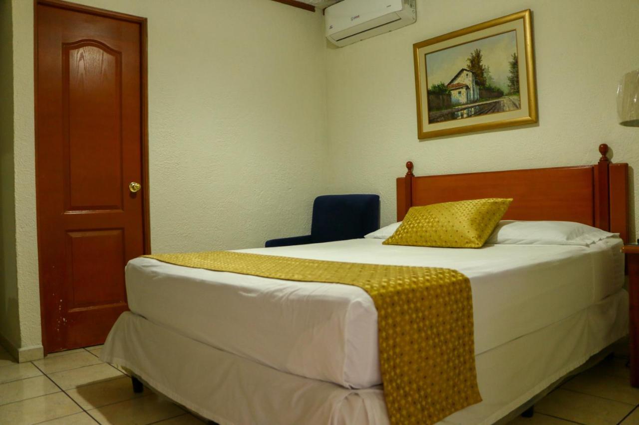Hotel Villa Serena Escalon サンサルバドル エクステリア 写真