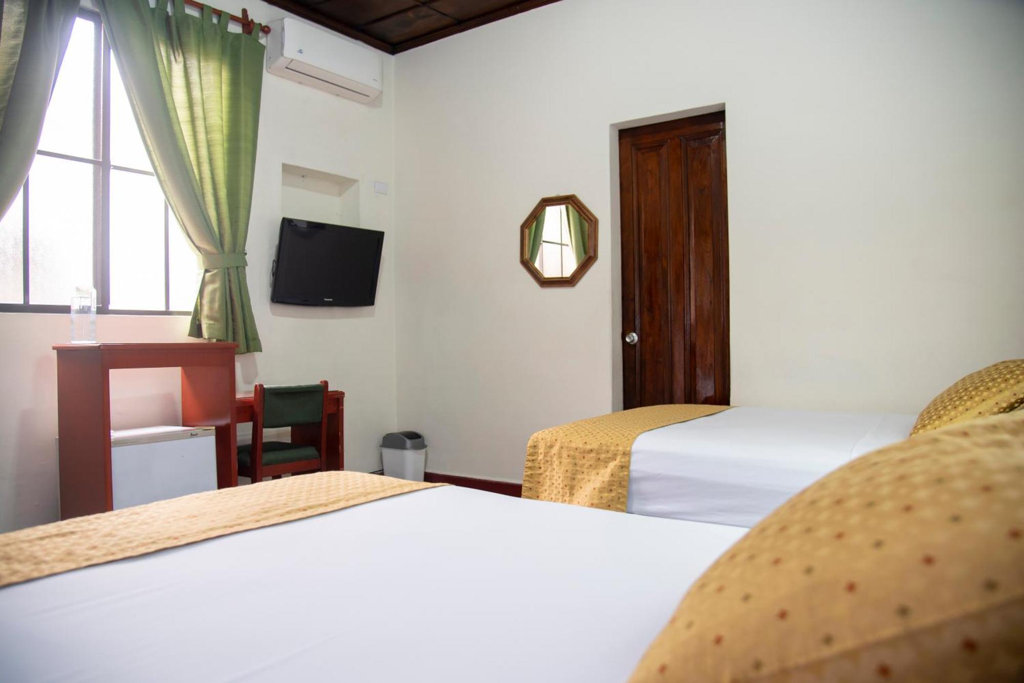 Hotel Villa Serena Escalon サンサルバドル エクステリア 写真
