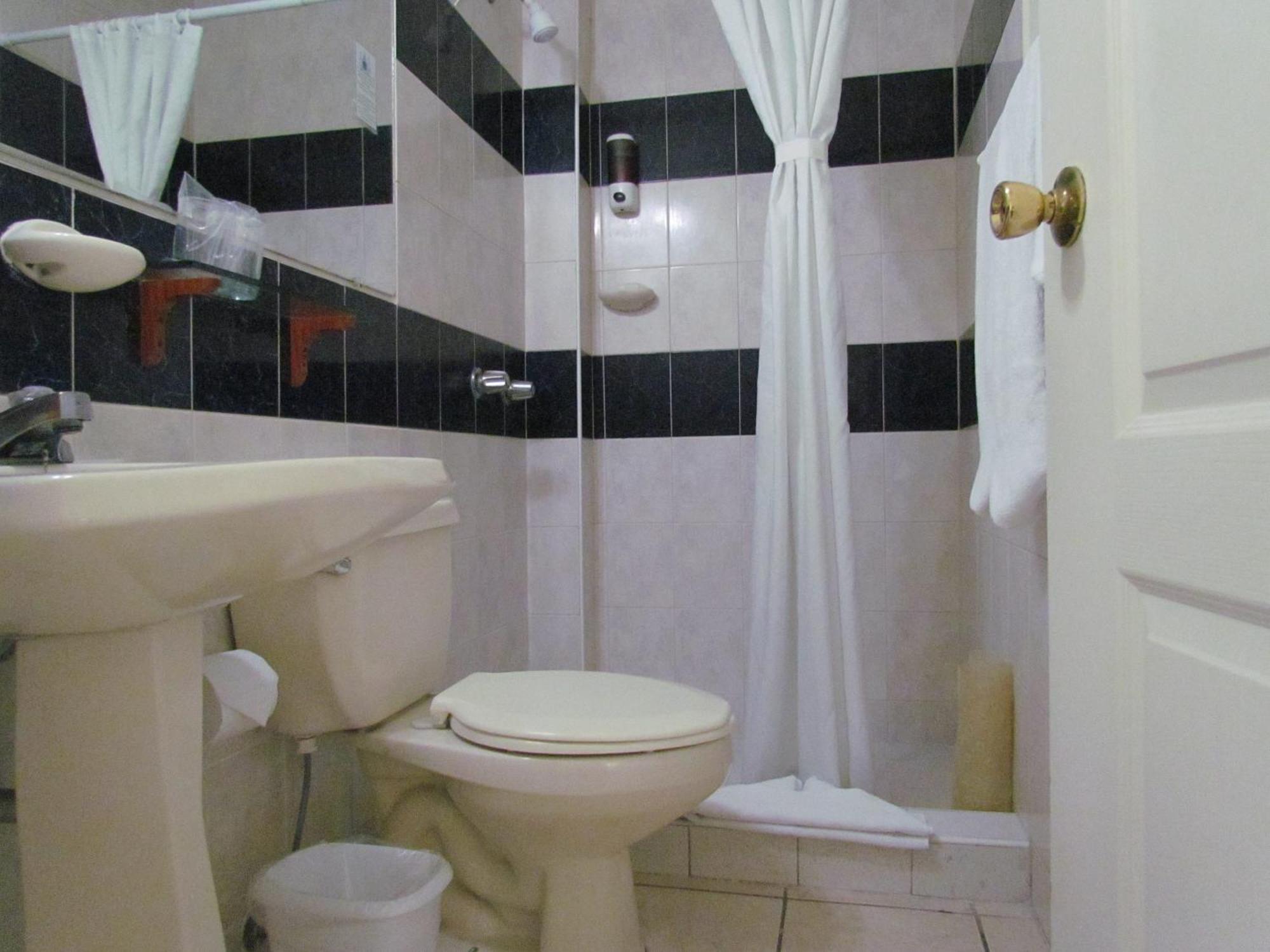Hotel Villa Serena Escalon サンサルバドル エクステリア 写真